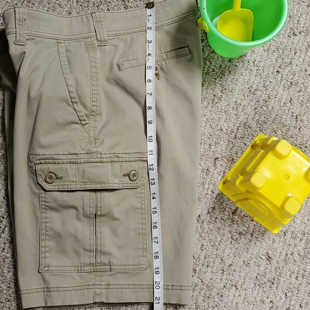 St. John's Bay ~men's shorts. Size is 34